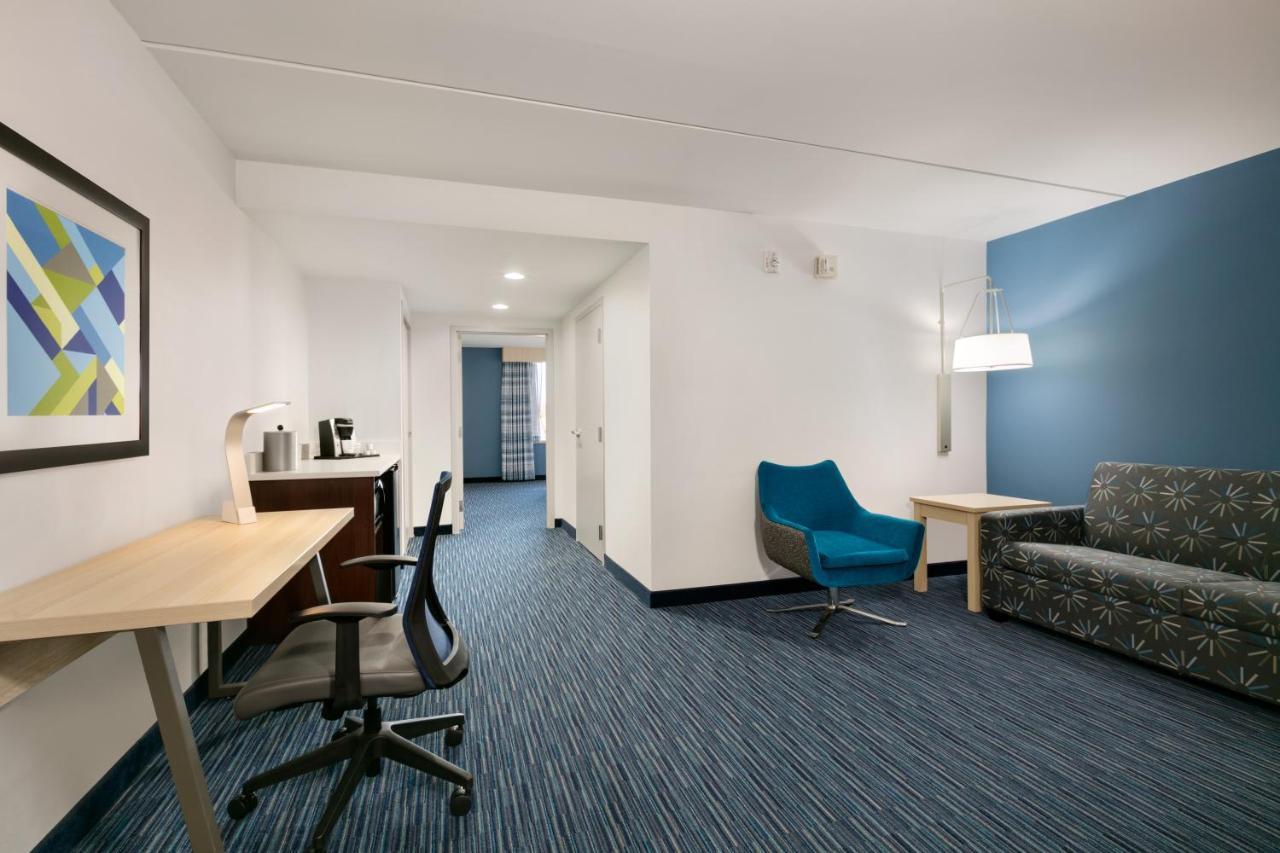 Holiday Inn Express Hotel & Suites Norfolk Airport By Ihg Exterior foto