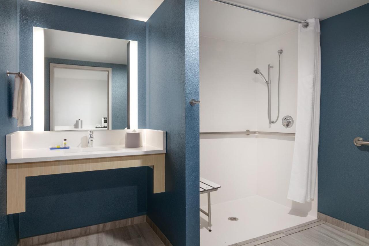 Holiday Inn Express Hotel & Suites Norfolk Airport By Ihg Exterior foto