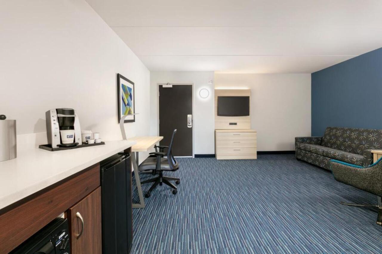 Holiday Inn Express Hotel & Suites Norfolk Airport By Ihg Exterior foto
