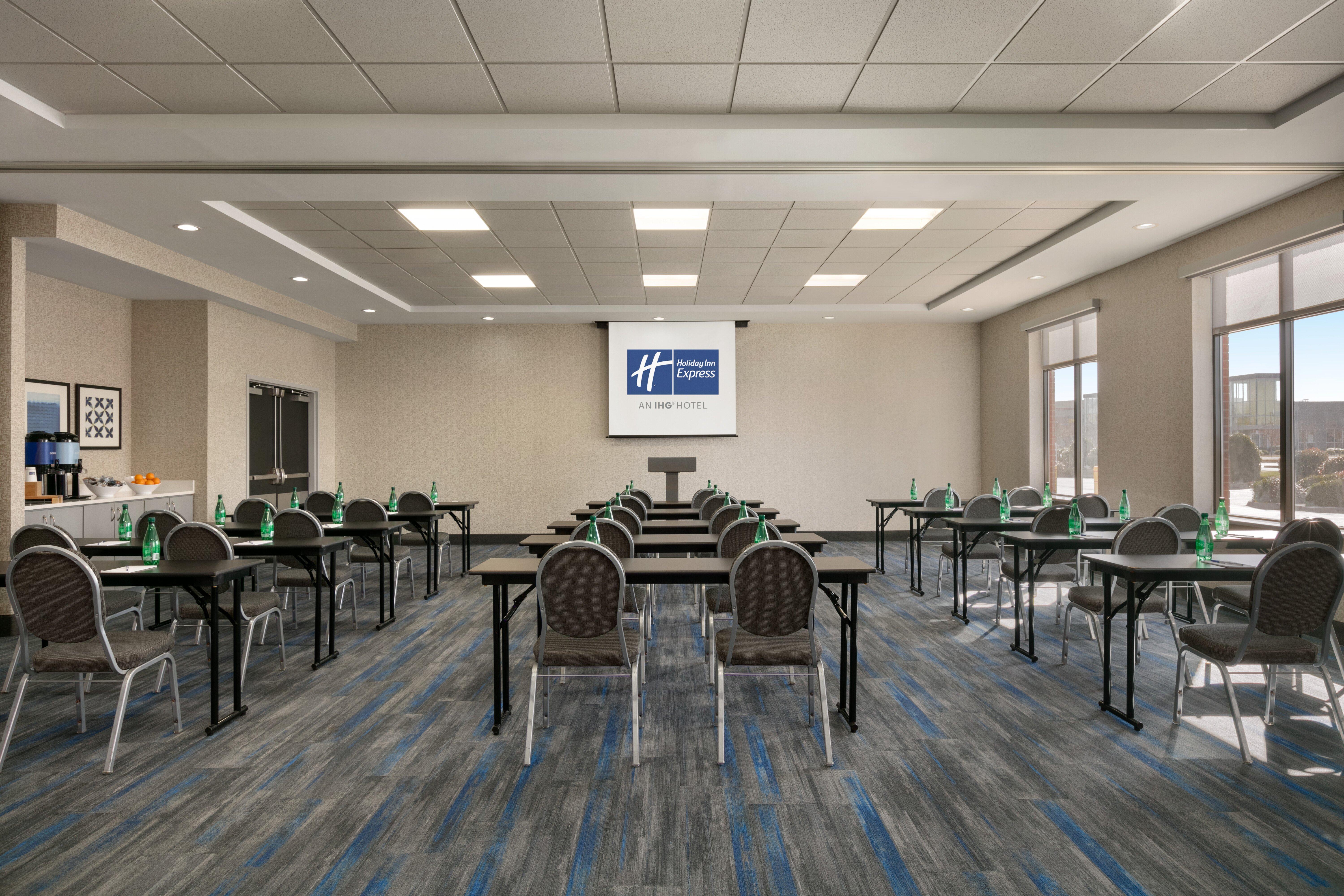 Holiday Inn Express Hotel & Suites Norfolk Airport By Ihg Exterior foto